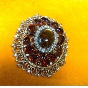 Gorgeous Jaclyn Signed,coffee-colored Crystal brooch in Gold plate, Vintage